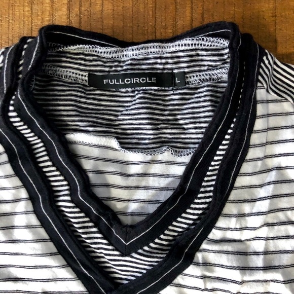 Full Circle V-Neck T-shirt - Picture 2 of 3